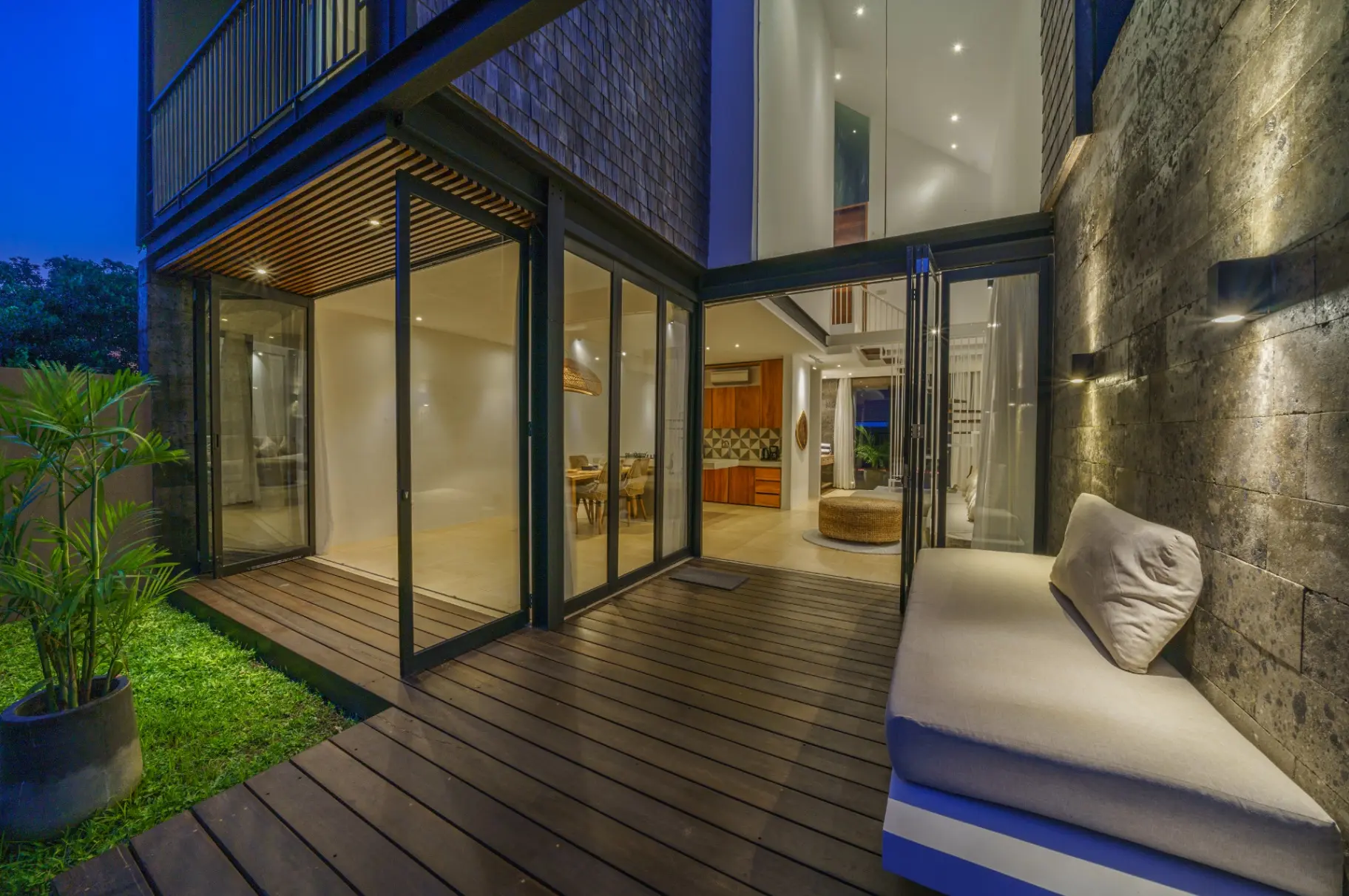 Villa Rizr - Industrial 3BR villa nearby Berawa Beach — image 4
