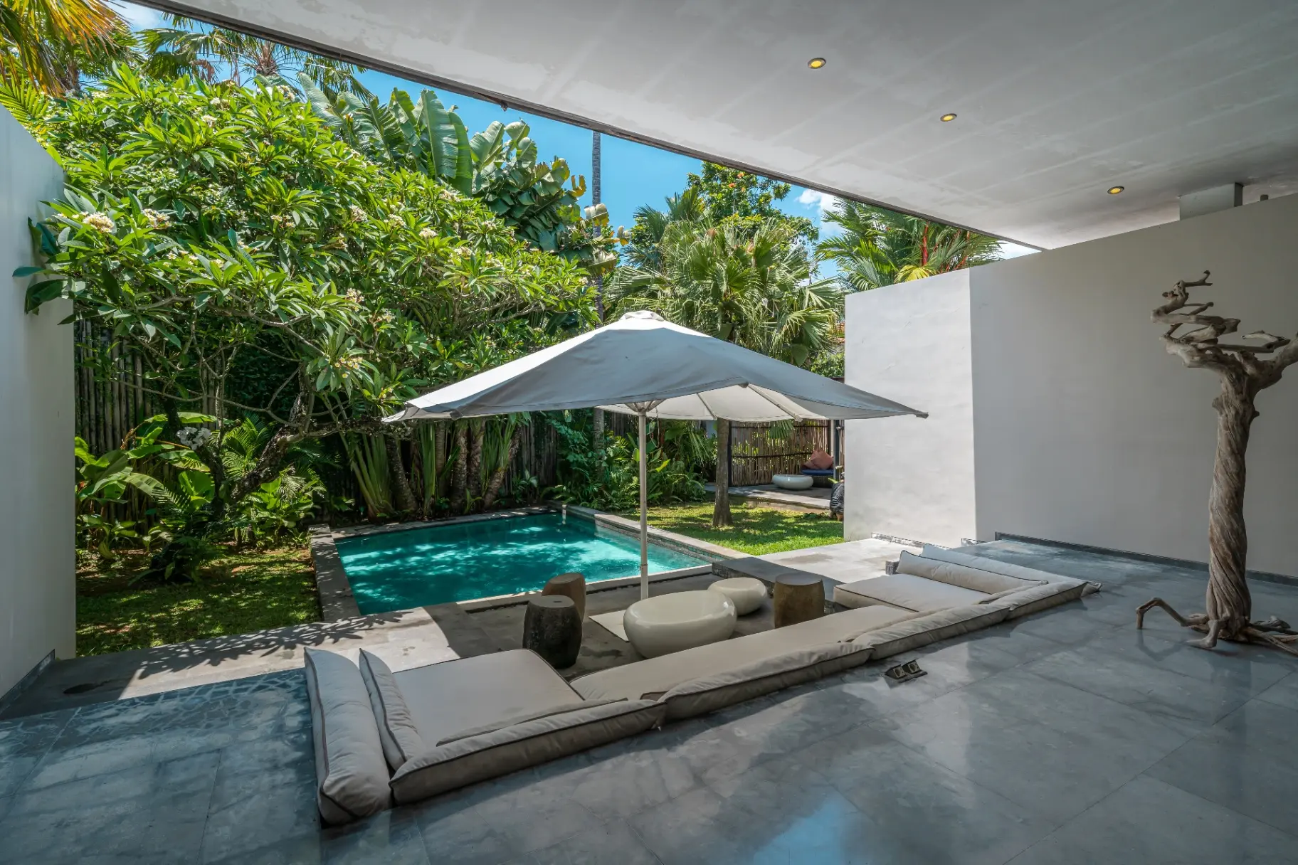 Villa Kala - Luxury Designer Villa in Great Location Berawa — image 1