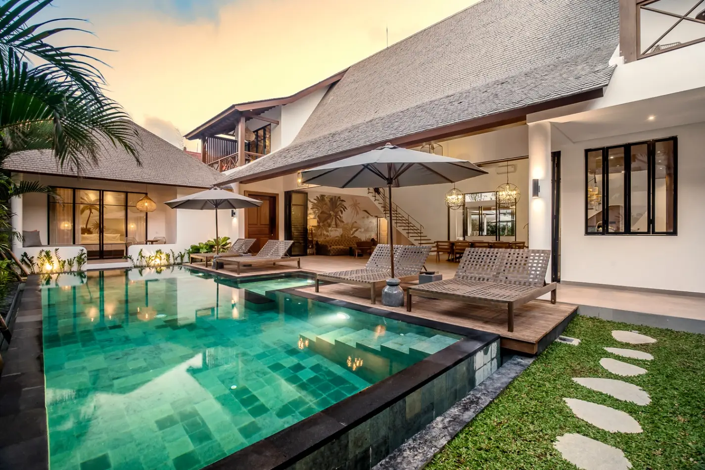 Villa Nusantara 3 - Luxury Oasis 4Bdr Villa near Pererenan Beach — image 1