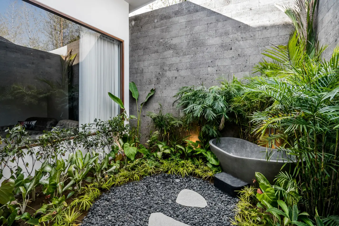 Villa Nusantara 3 - Luxury Oasis 4Bdr Villa near Pererenan Beach — image 3