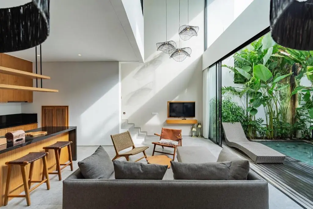Modern 3 Bedroom Villa with Private Pool in Prime Tumbak Bayuh Location — image 3