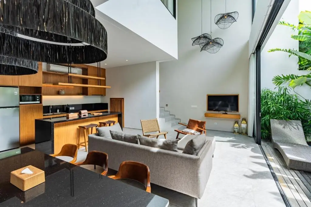 Modern 3 Bedroom Villa with Private Pool in Prime Tumbak Bayuh Location — image 4