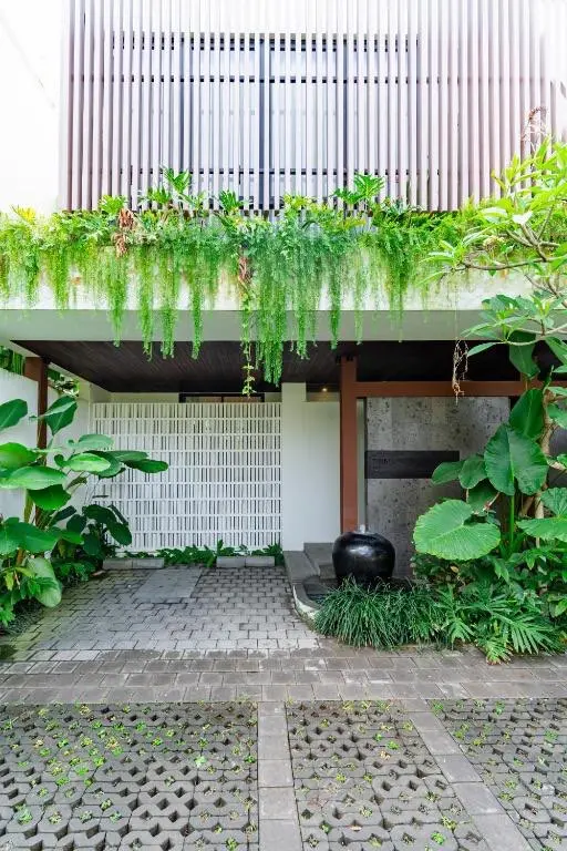 Modern 3 Bedroom Villa with Private Pool in Prime Tumbak Bayuh Location — image 2