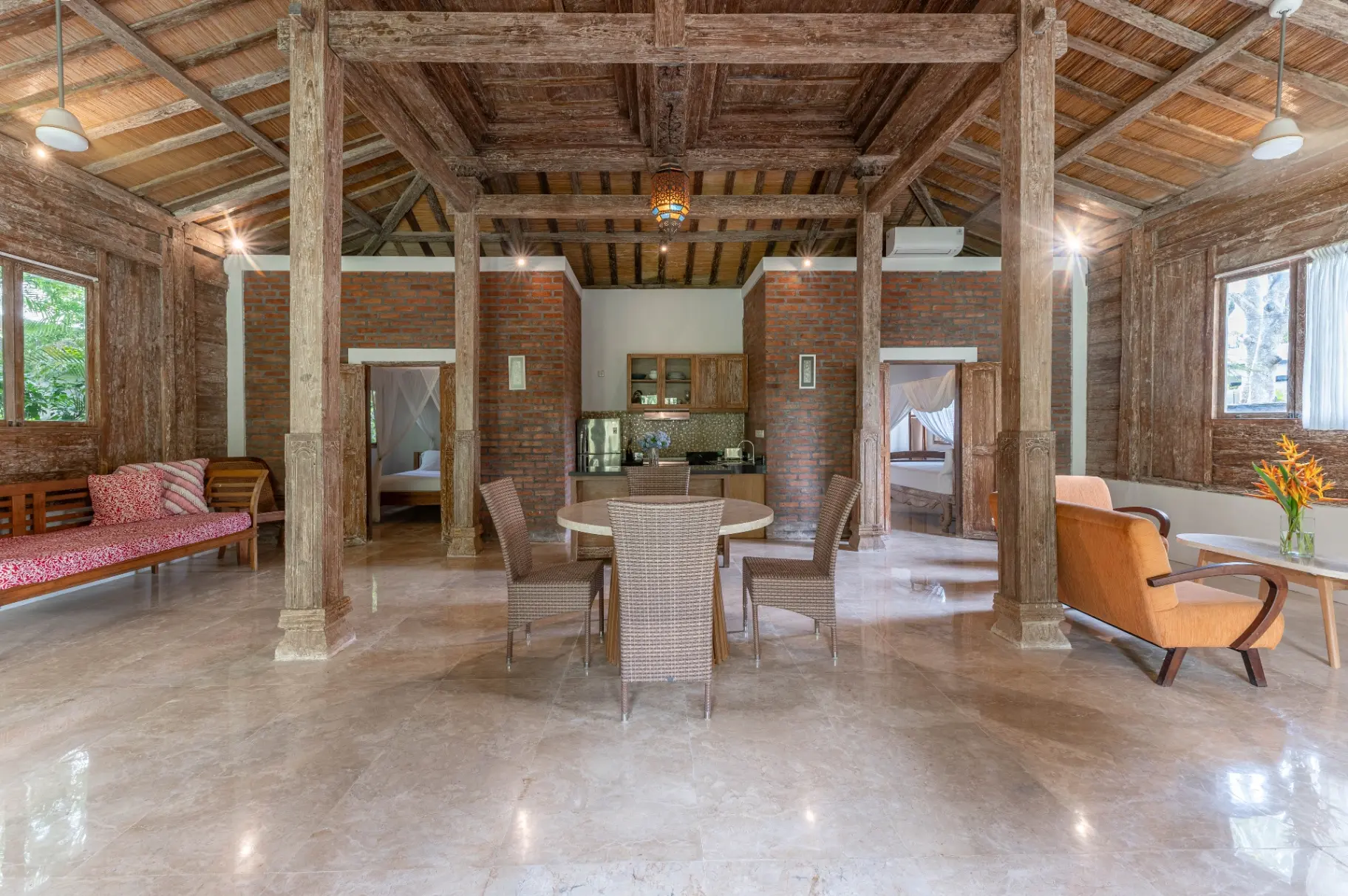 Villa Anne - Charming Joglo-Style Villa with Huge Garden in the Heart of Berawa — image 4