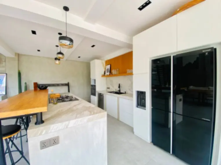 4 Bedrooms Villa Walking Distance to Berawa Beach — image 4