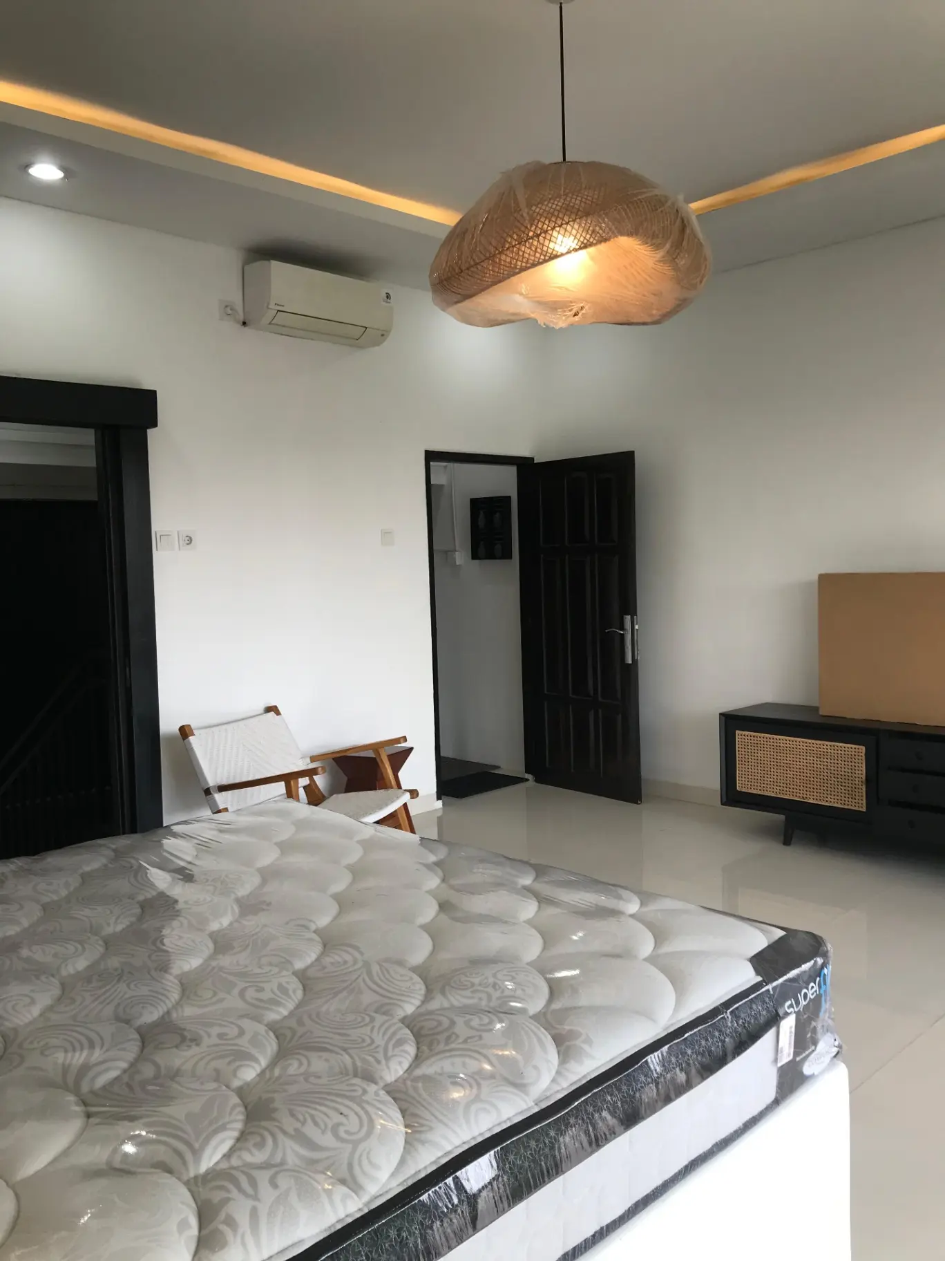 Spacious Master Bedroom with Rice field view Ubud — image 4