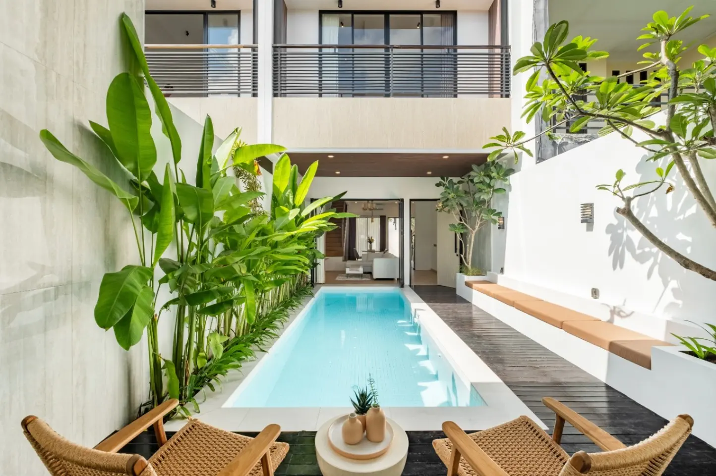 Brand New Villa Tropical Urban Design — image 2