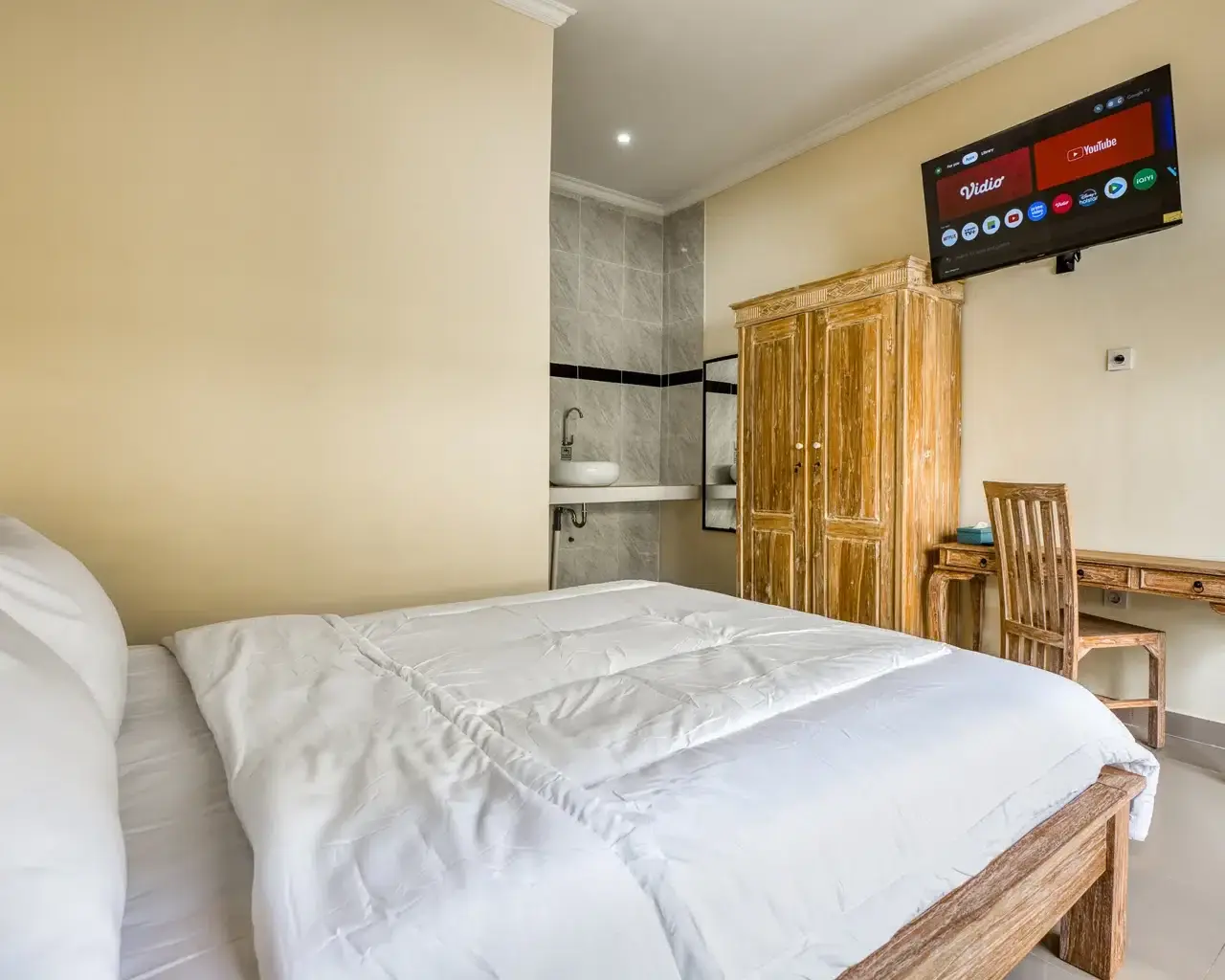 DHITA KUBU GUESTHOUSE CANGGU — image 1