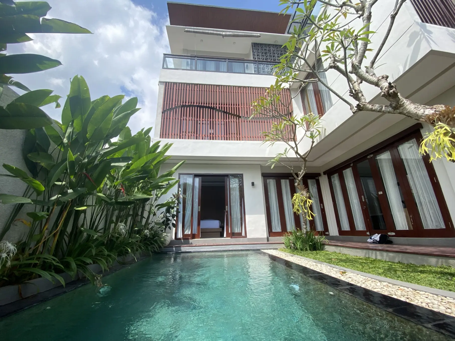 3BR - Cemagi - 3-storey house — image 1