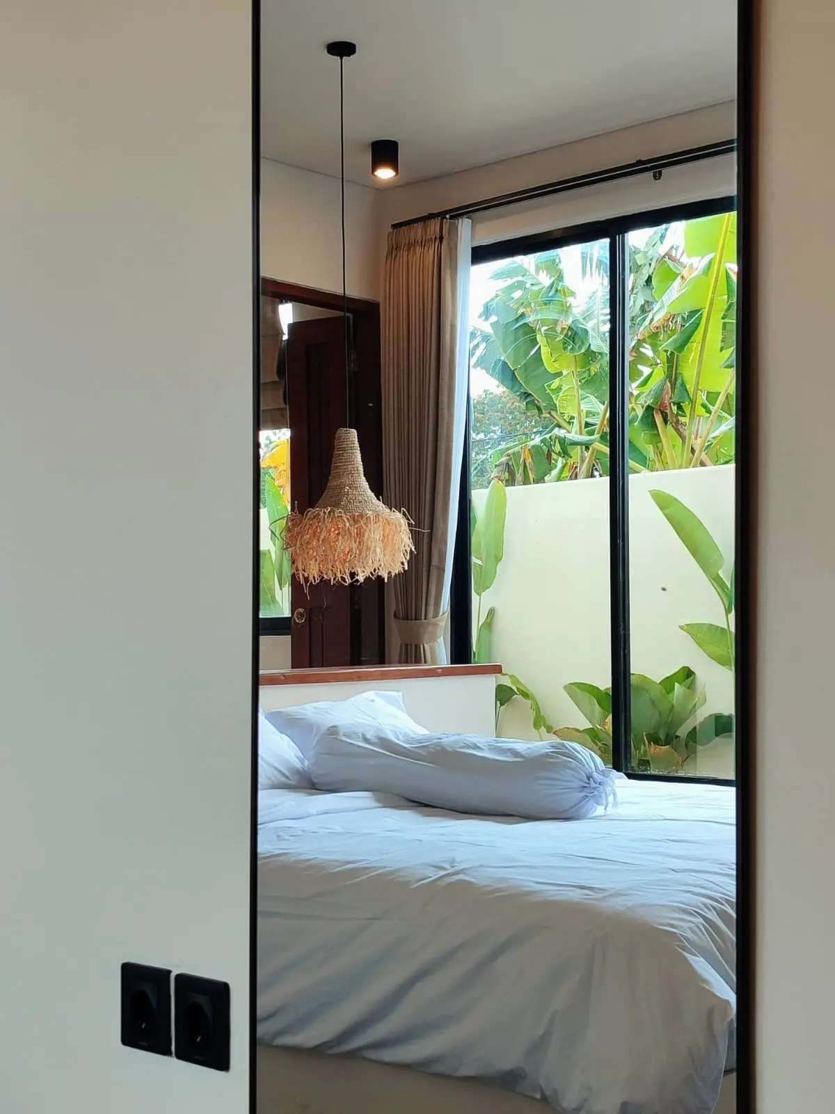 MODERN & CLEAN STUDIO APARTMENT IN TUMBAK BAYUH 5 MINUTE TO OBSIDIAN GYM — image 2
