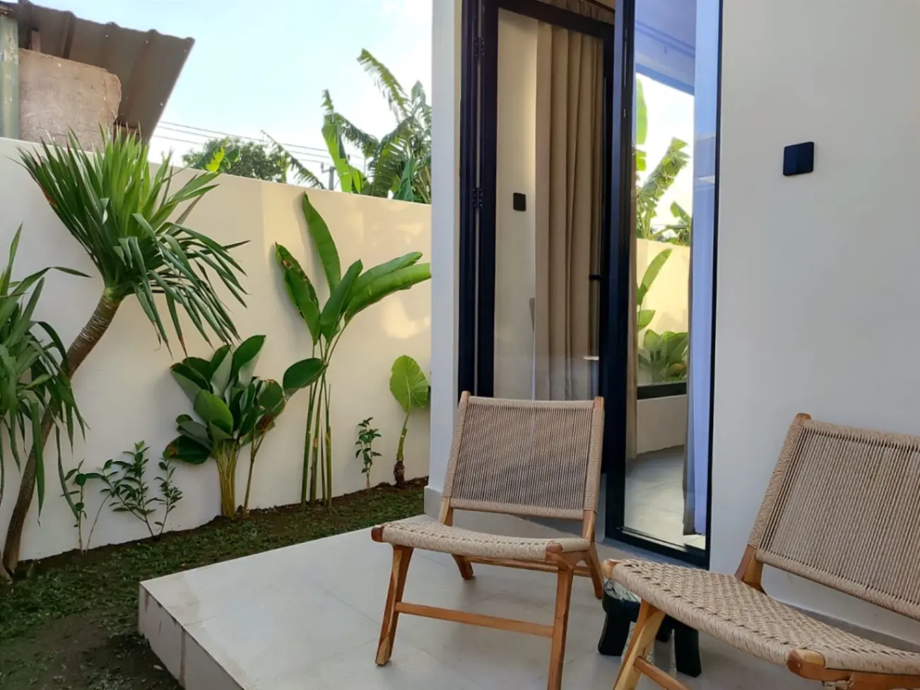 MODERN & CLEAN STUDIO APARTMENT IN TUMBAK BAYUH 5 MINUTE TO OBSIDIAN GYM — image 4