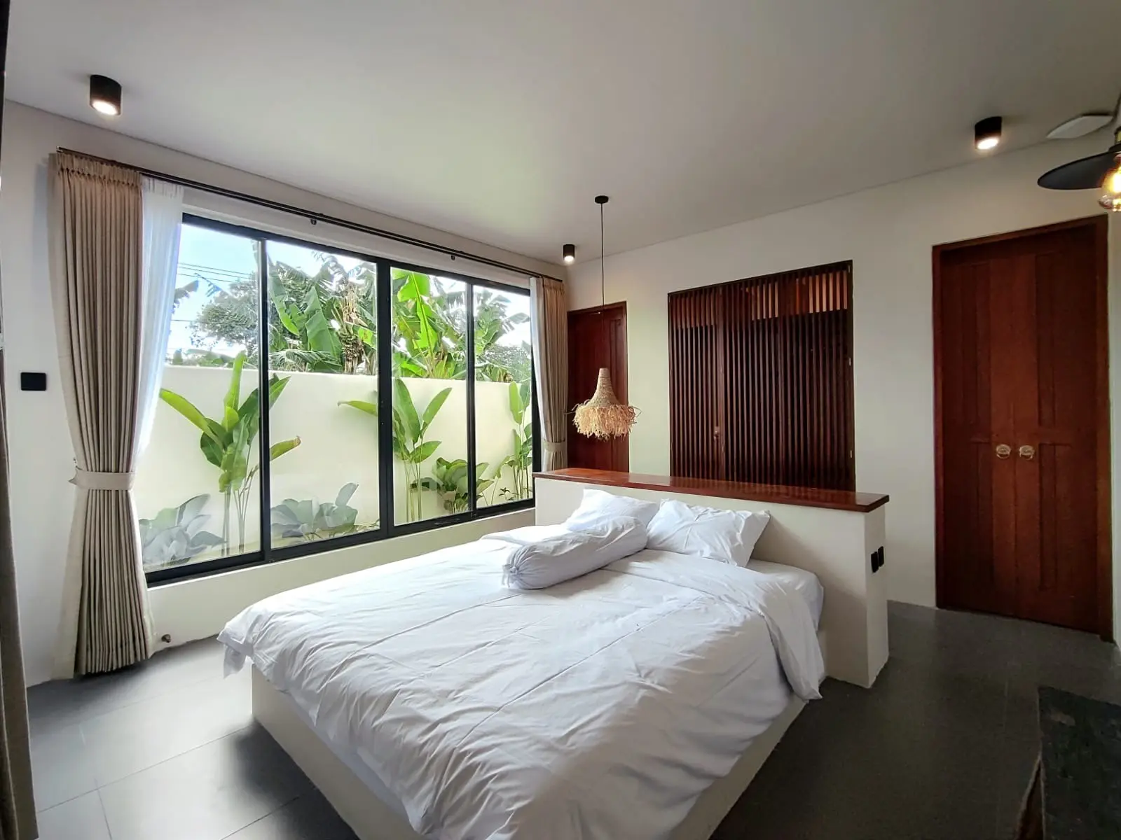 MODERN & CLEAN STUDIO APARTMENT IN TUMBAK BAYUH 5 MINUTE TO OBSIDIAN GYM — image 1