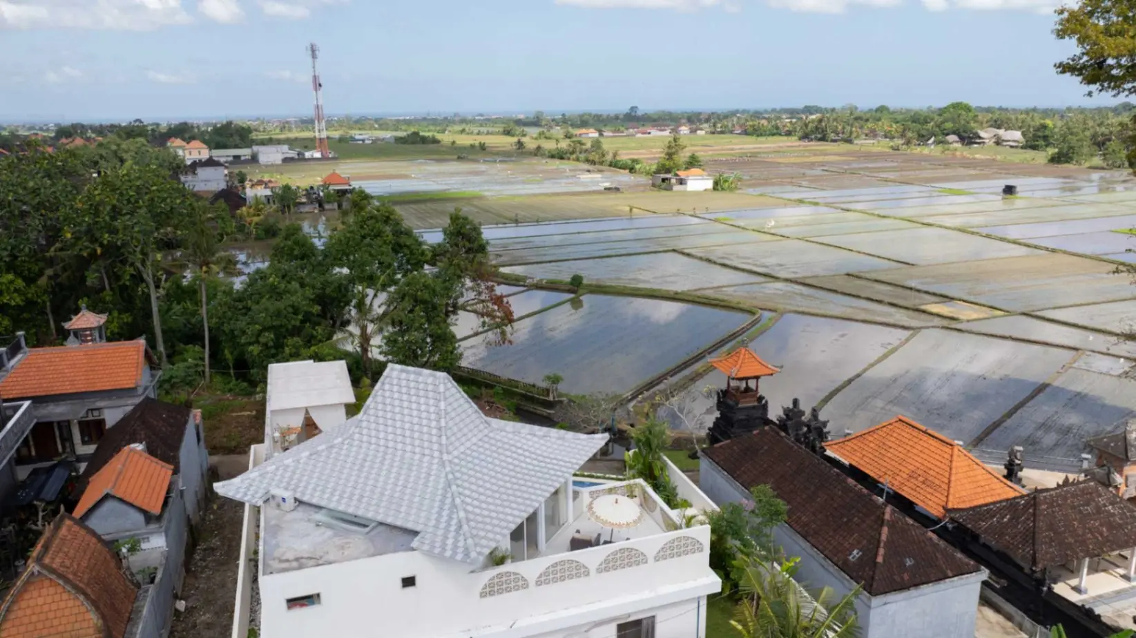 4-Bedroom Villa with Scenic Volcano & Rice Field Vistas in Kaba-Kaba — image 3