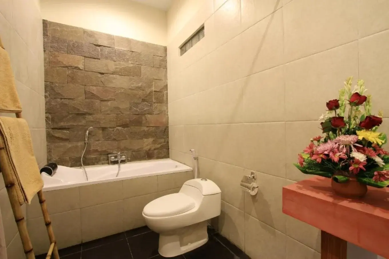 Saren Guest House — image 2