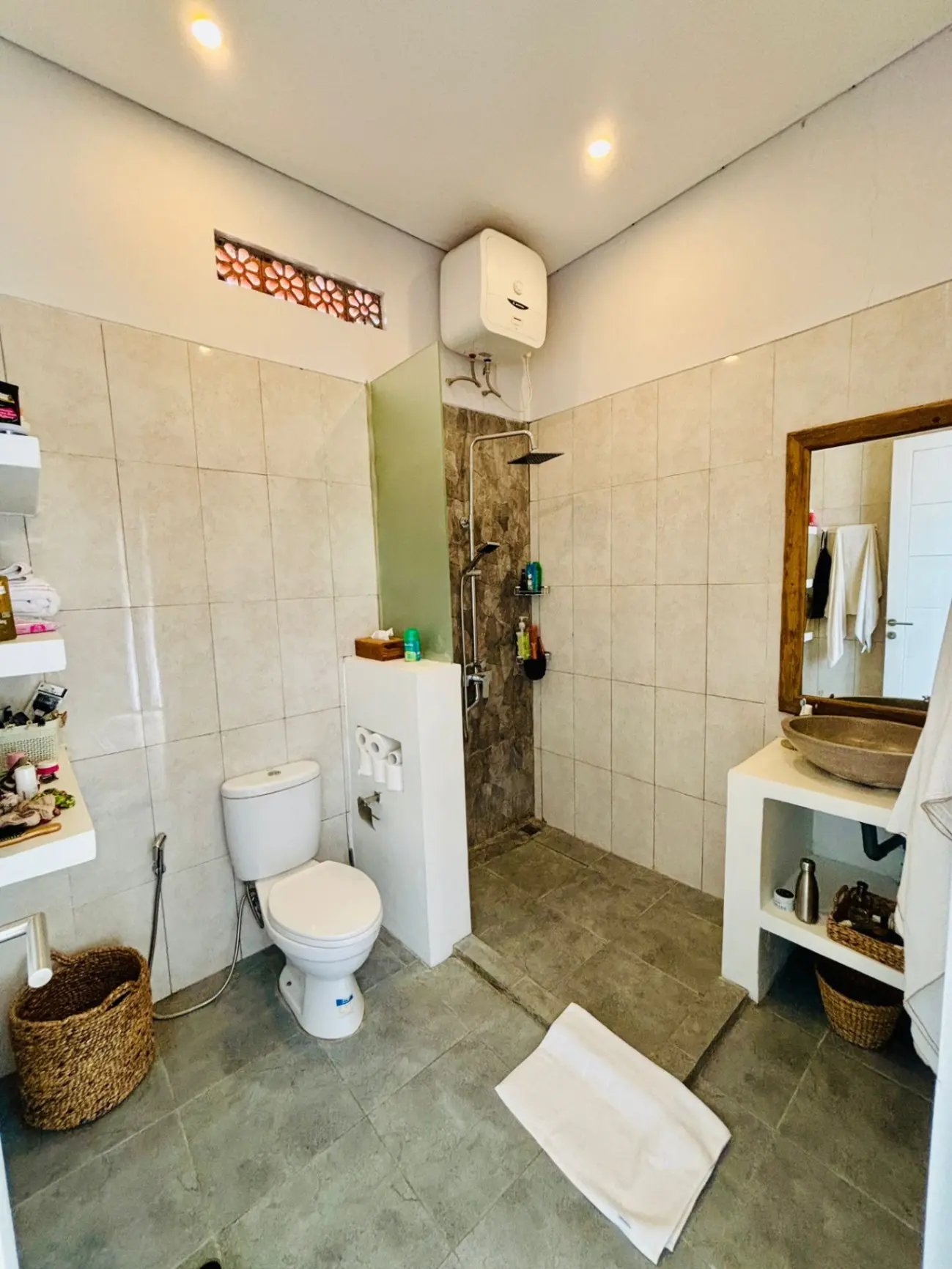 Pet Allowed | 2 Bedrooms | Babakan — image 3
