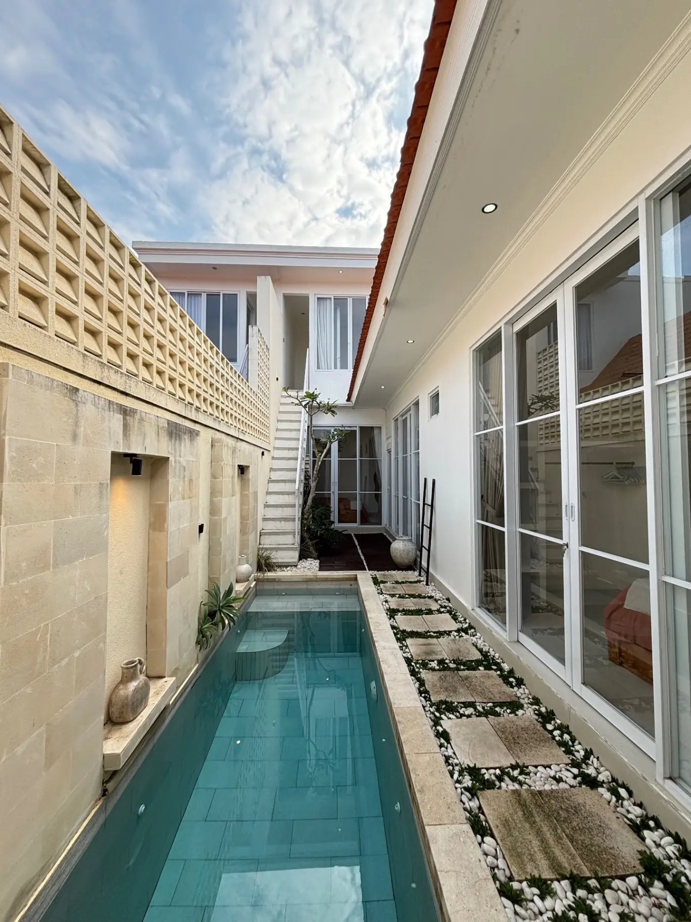 Modern 3 Bedroom Villa in Prime Canggu Location! — image 1