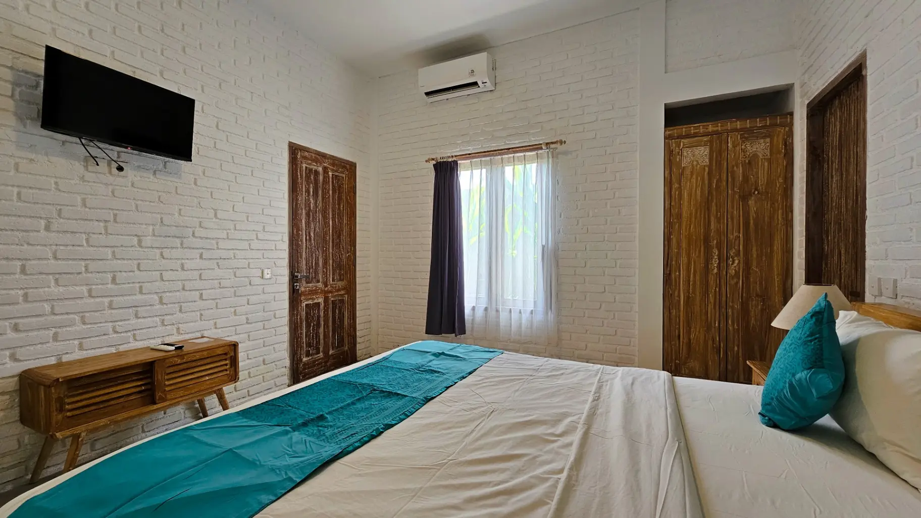 Villa LJ - 4-Bedroom Vintage style Villa in Padang Linjong — image 1