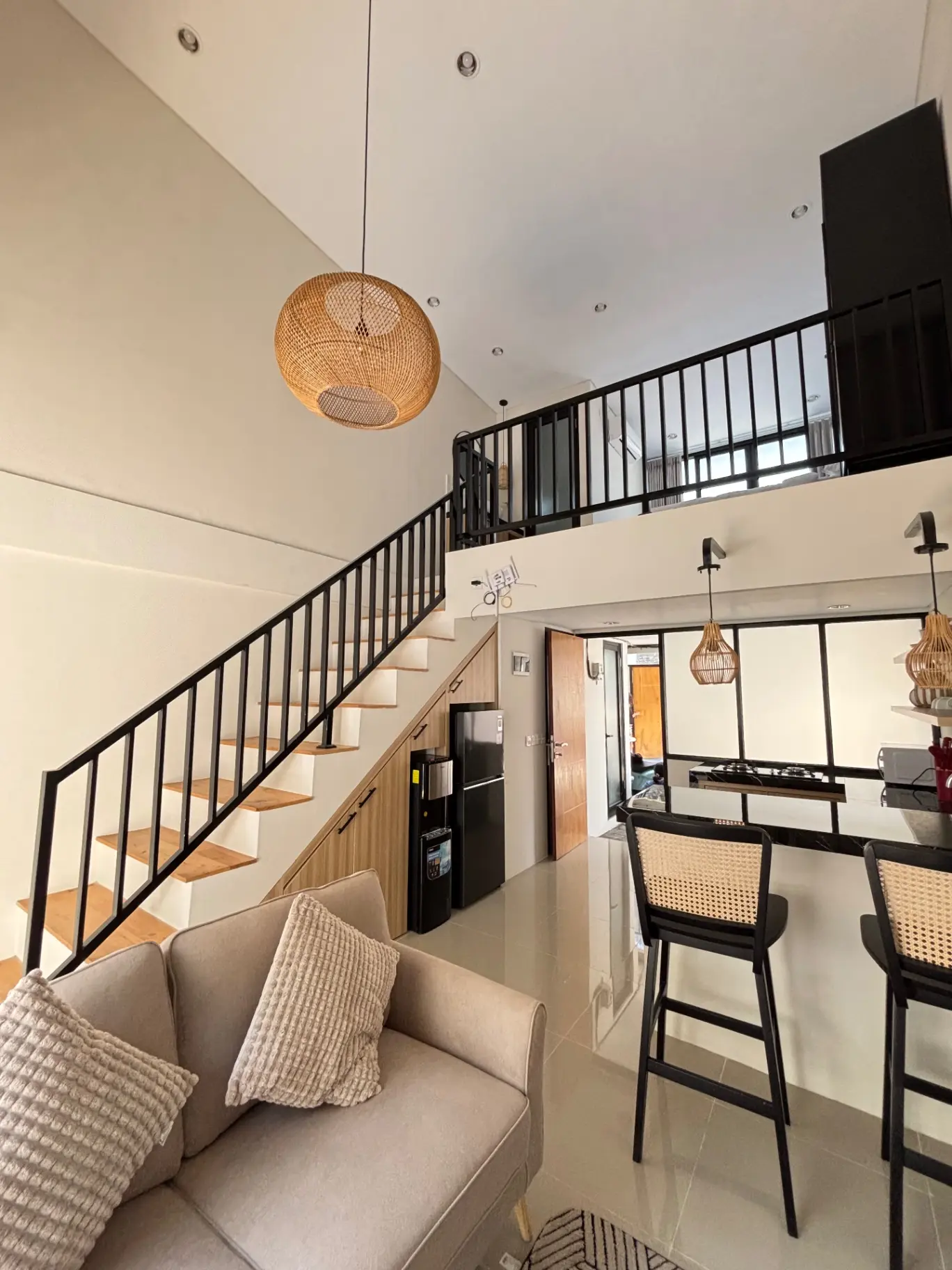 Brand New 1-Bedroom Loft Apartment with Private Pool 5 Minutes from OBSIDIAN GYM — image 3
