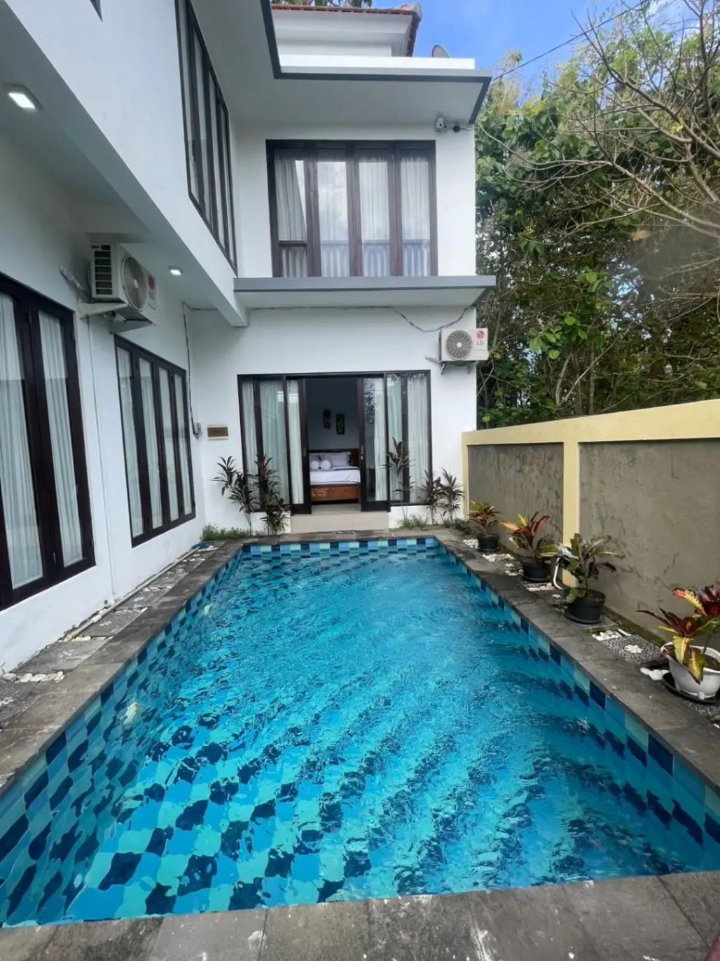 DO 437 - Contemporary Tropical Villa Located at Balangan Ungasan Near the Beach — image 1