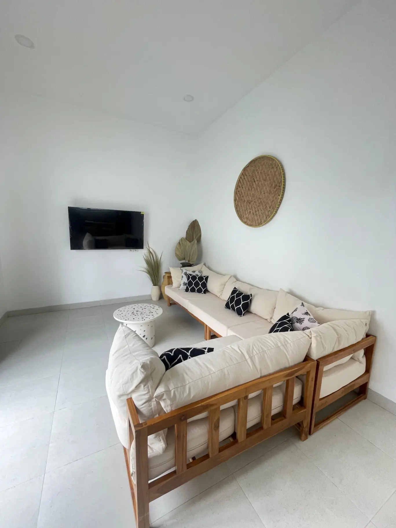 DO 433- Villa 1 bedroom with plunge pool in Petitenget Seminyak — image 1