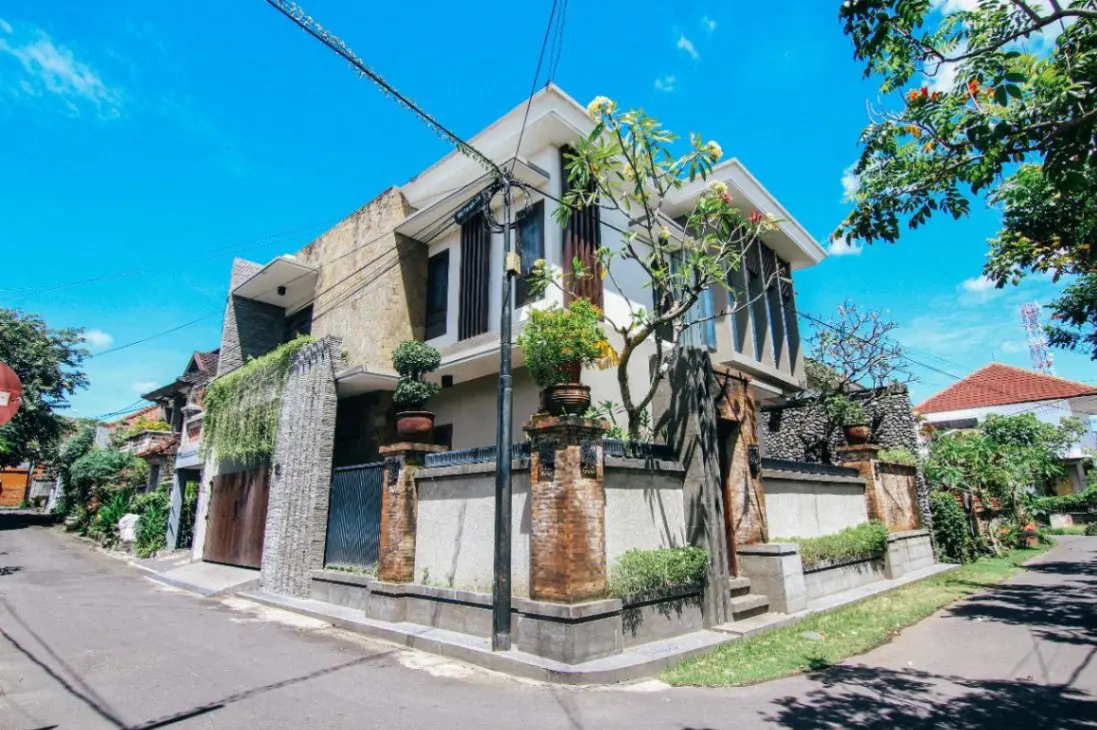 DO 440- House semi Villa located at kerobokan with plunge pool — image 2