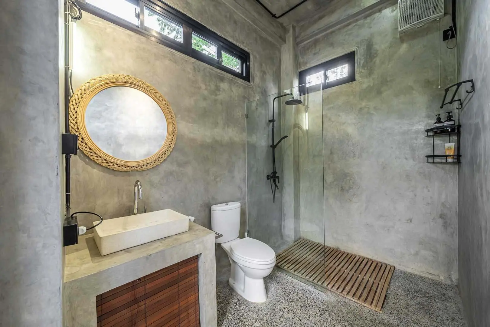 Stylish Loft Near Beach — image 4
