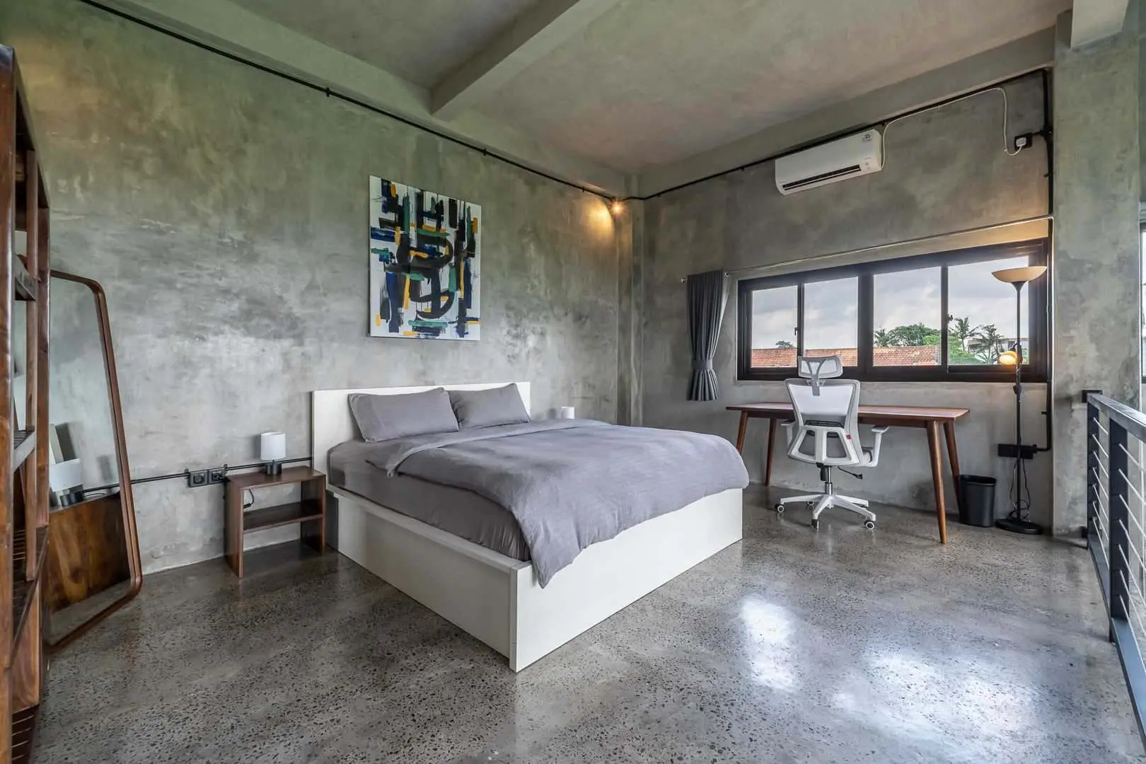 Stylish Loft Near Beach