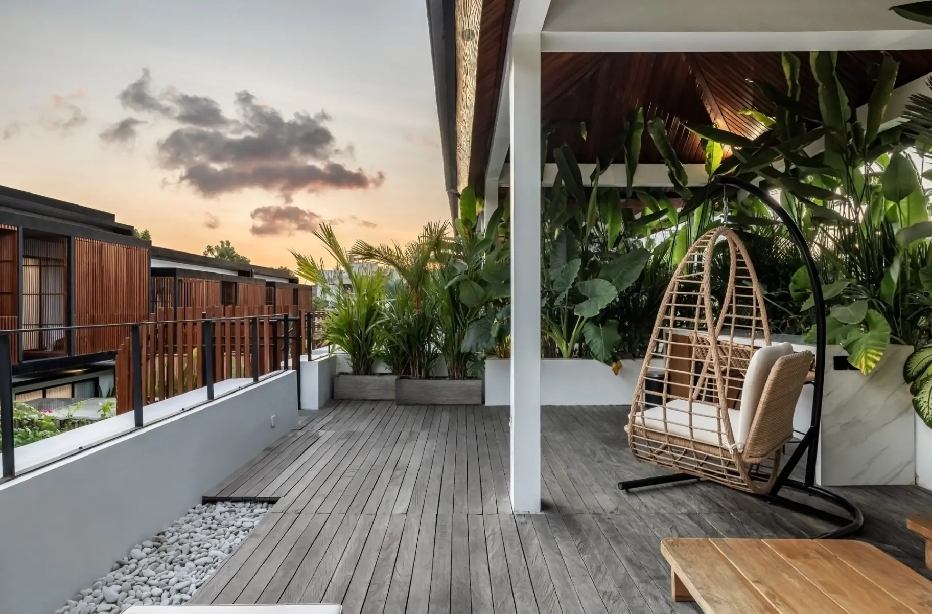 300m to the BEACH PREMIUM BATU BOLONG Canggu 4br villa — image 3