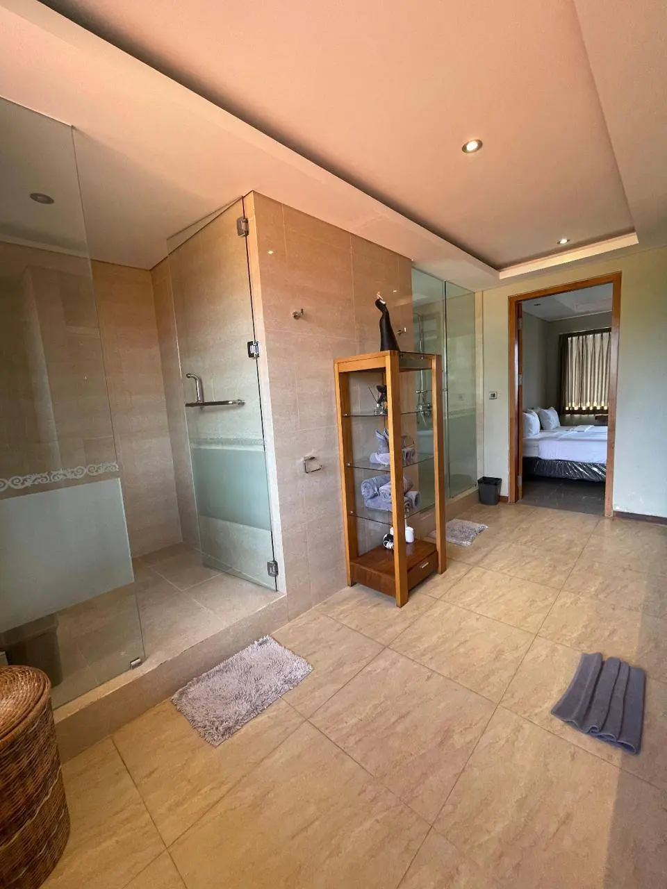 4 Bedrooms Tumbak Bayuh — image 4