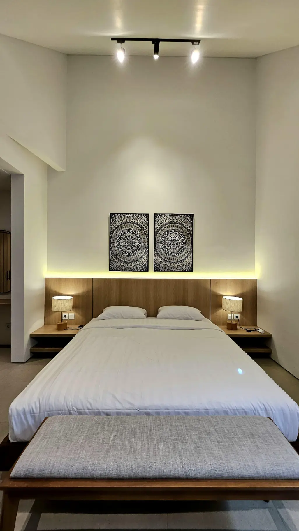 A BRAND NEW MODERN VILLA IN UBUD KEMENUH — image 1