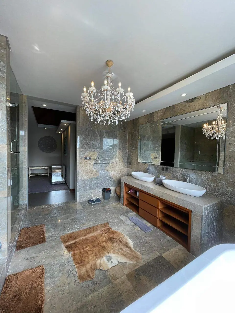 4 Bedrooms | Pererenan — image 3