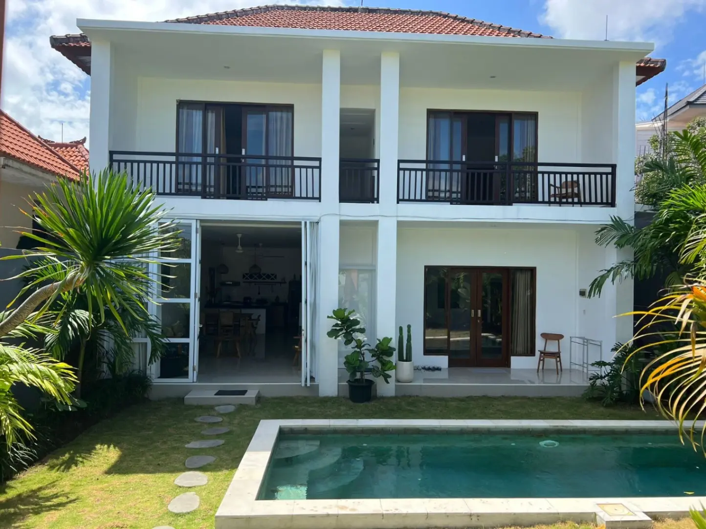 DO 440- VILLA NEWLY RENOVATED AT UMALAS