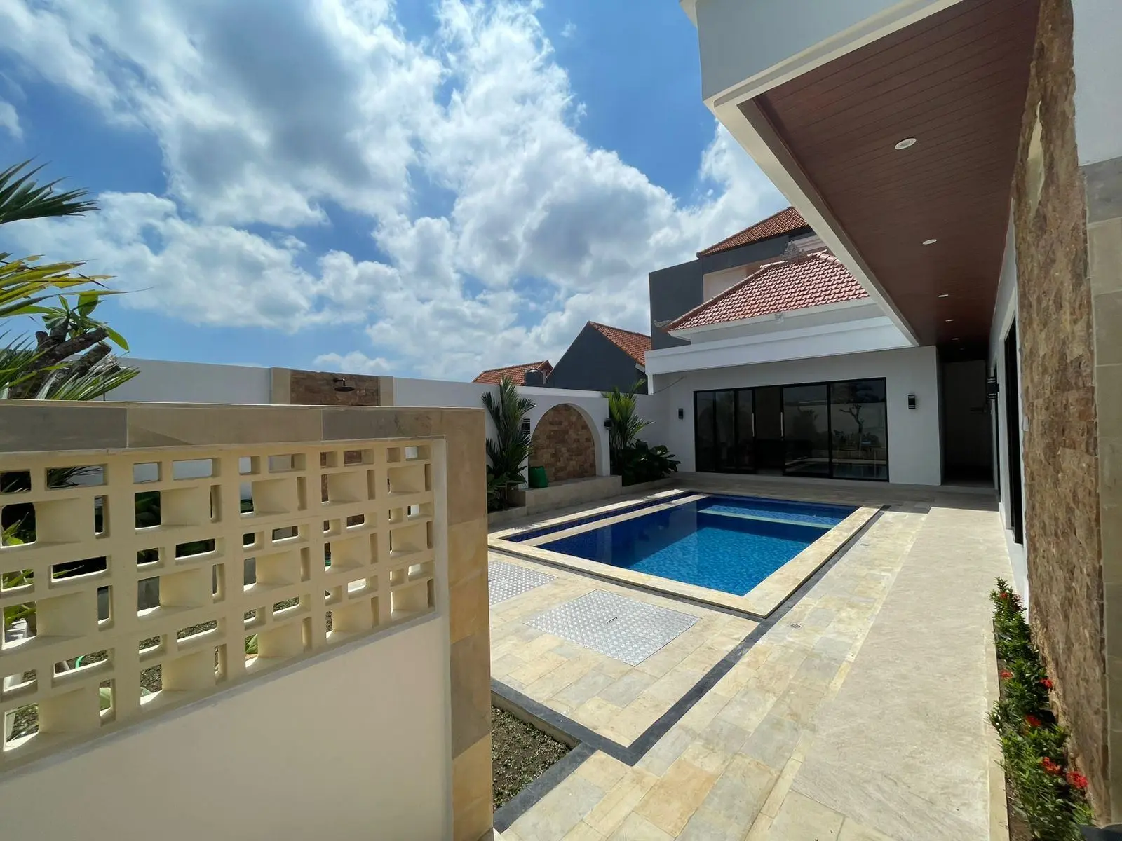 FRESH BRAND NEW VILLA FOR RENT — image 4