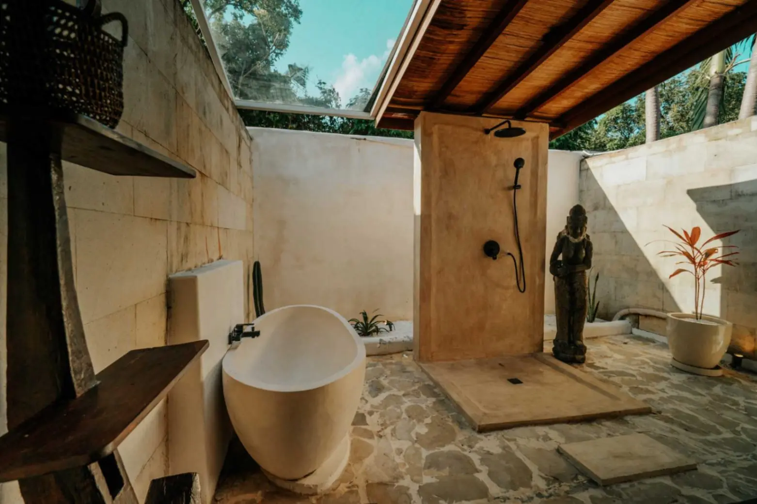 4-Bedroom Villa with Tranquil Chill-Out Zones in Buduk — image 3