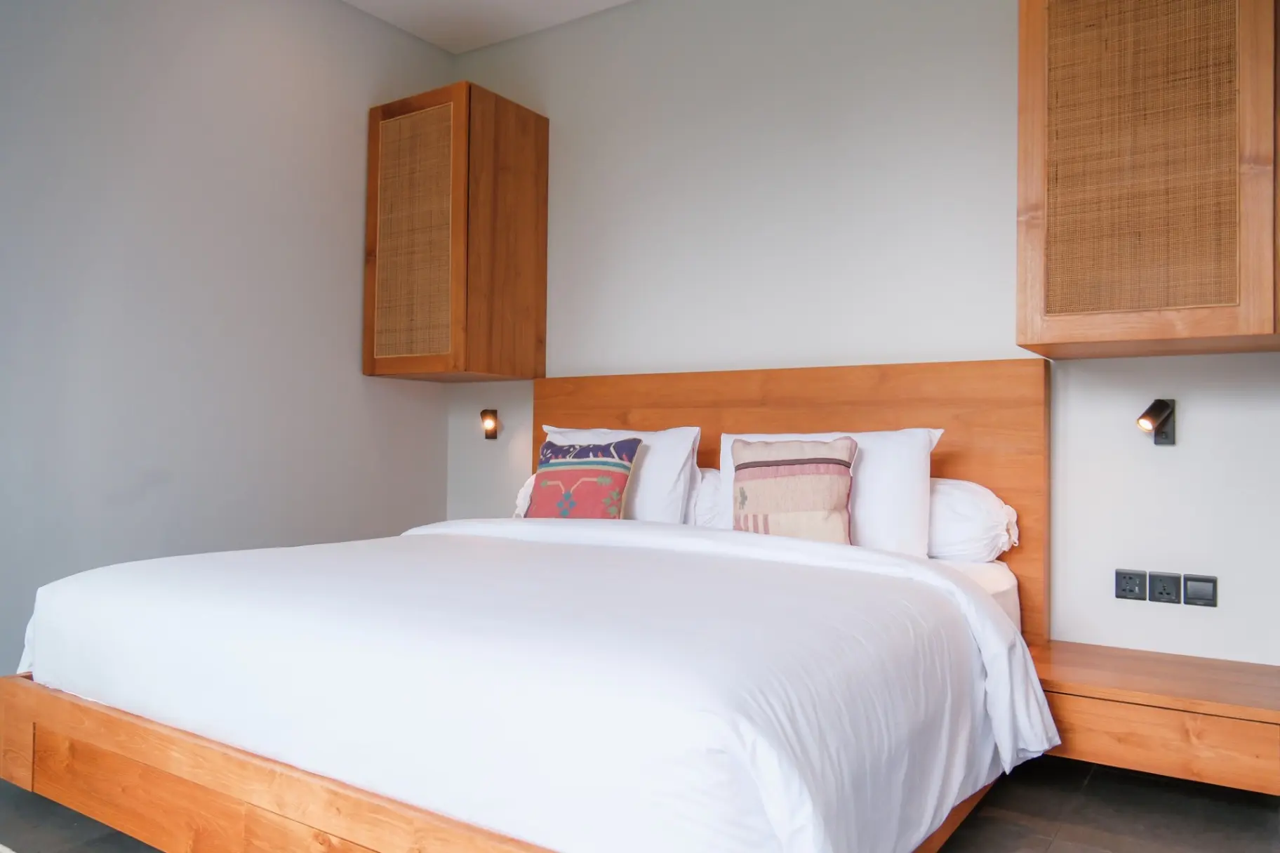 2-Bedroom Minimalist River-View Villa in Cepaka — image 3