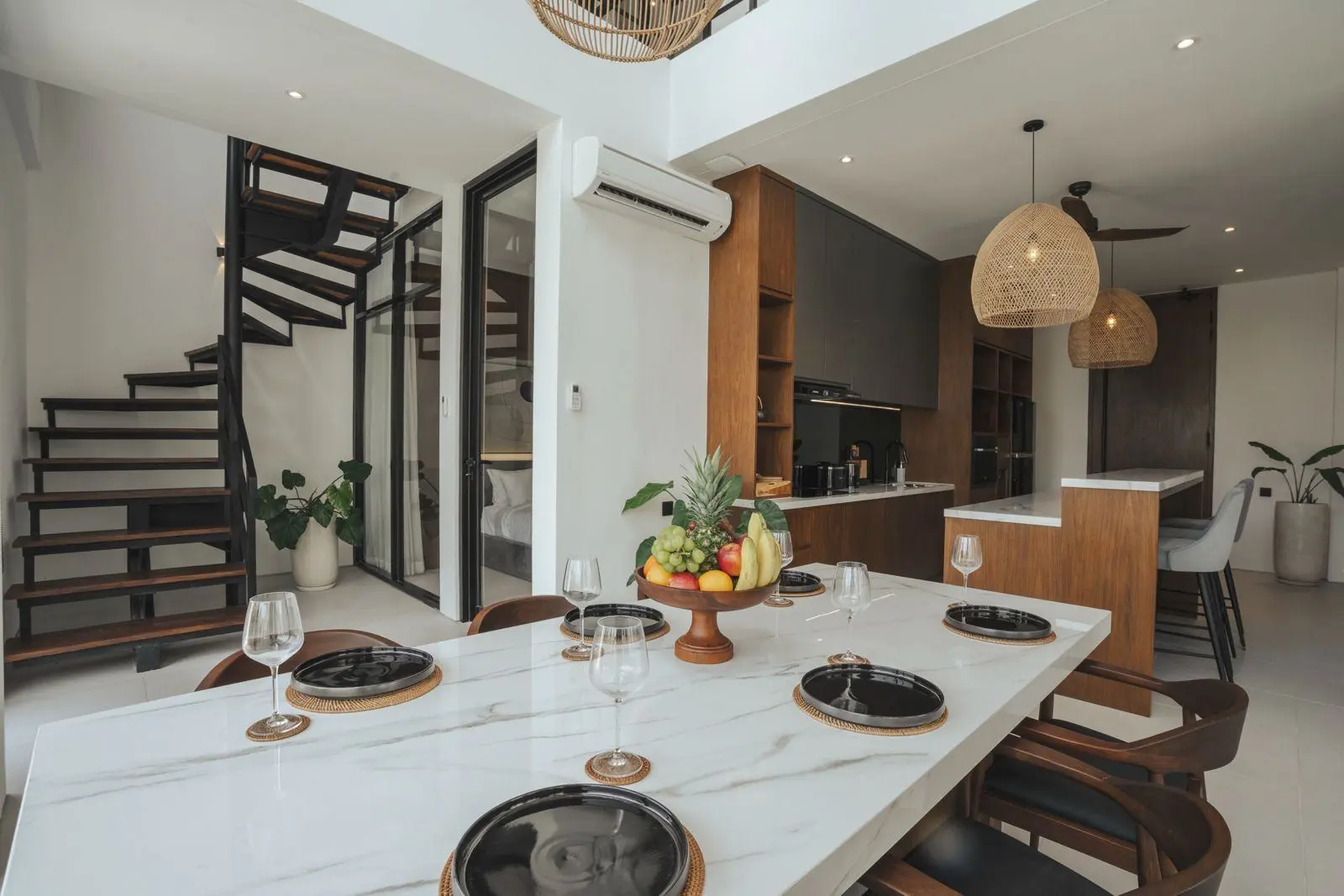 Luxury 4-Bedroom Villa for Monthly Rental in Pererenan — image 1