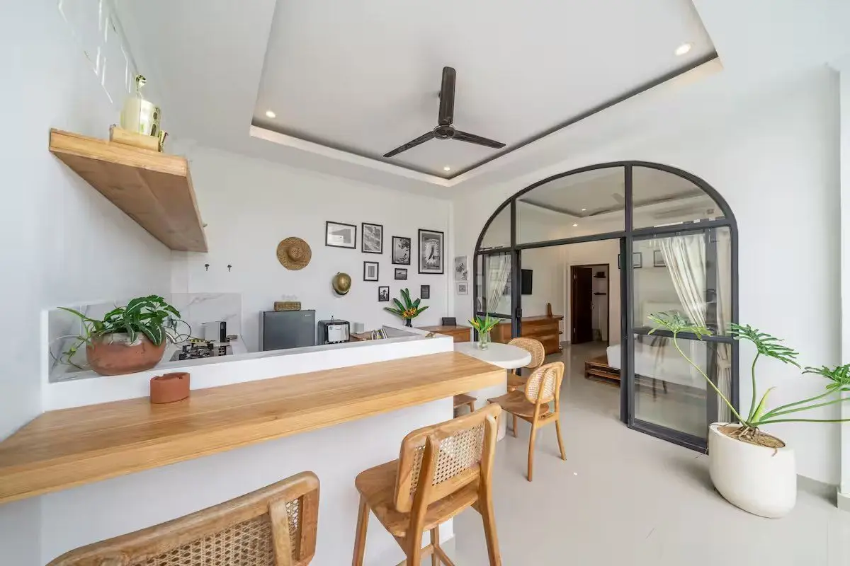 2-Bedroom Villa with Tropical View in Pererenan — image 2