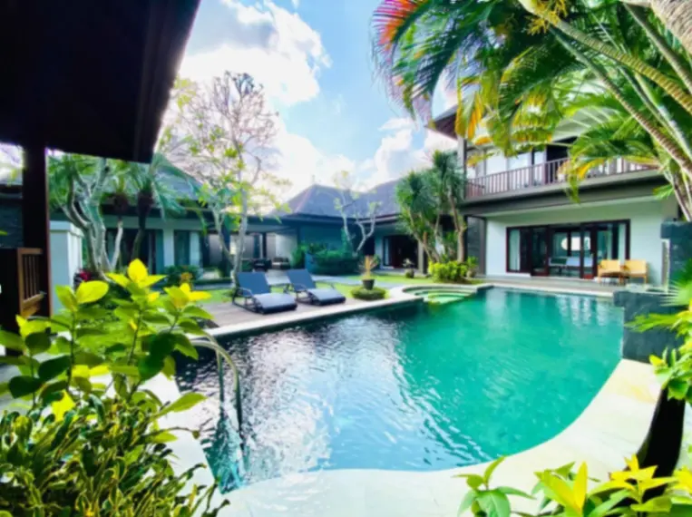 3 Bedrooms Modern Balinese 4 Minutes to Berawa Beach