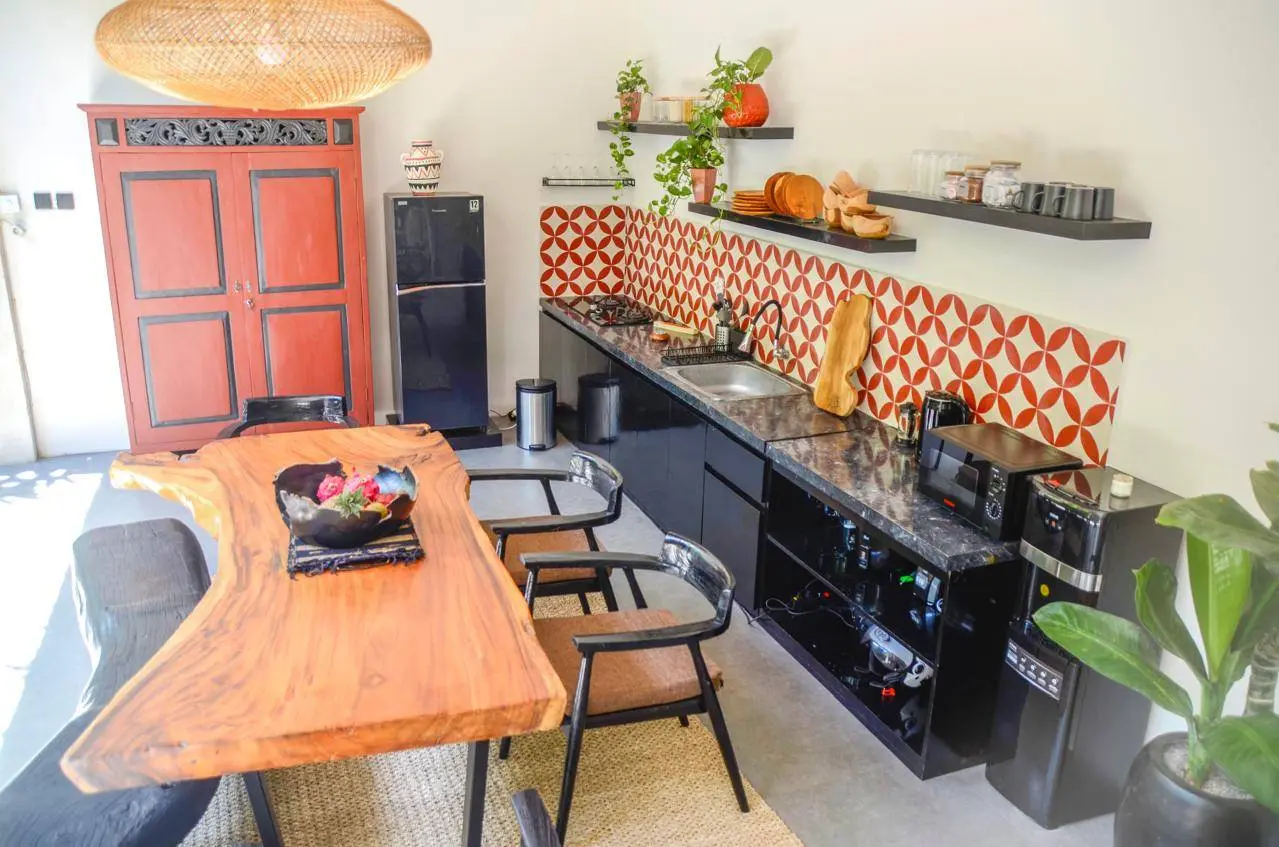 DO 400- FOR RENT TROPICAL VILLA LOCATED AT STRATEGIC LOCATION TUMBAK BAYUH — image 3