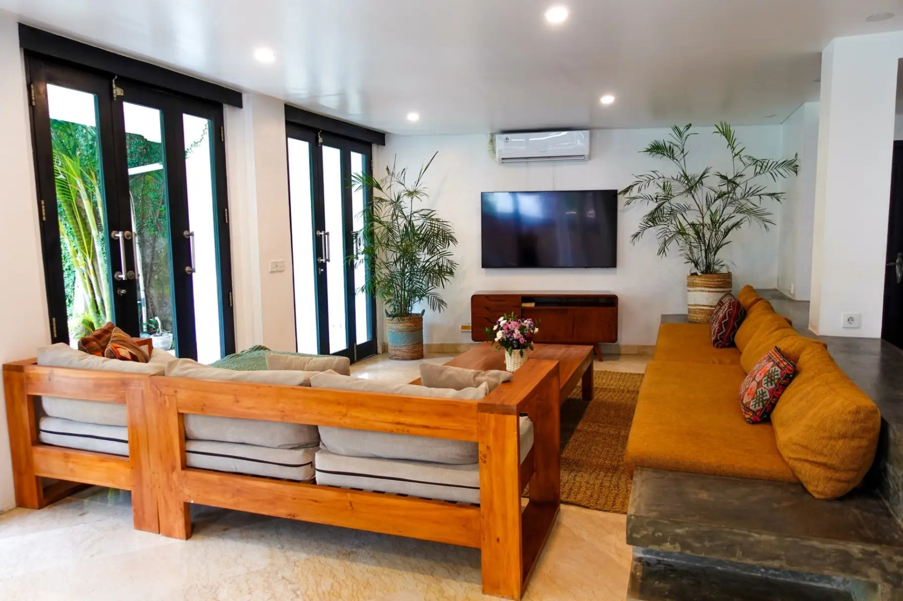3-Bedroom Villa with Tropical Serenity in Umalas — image 2