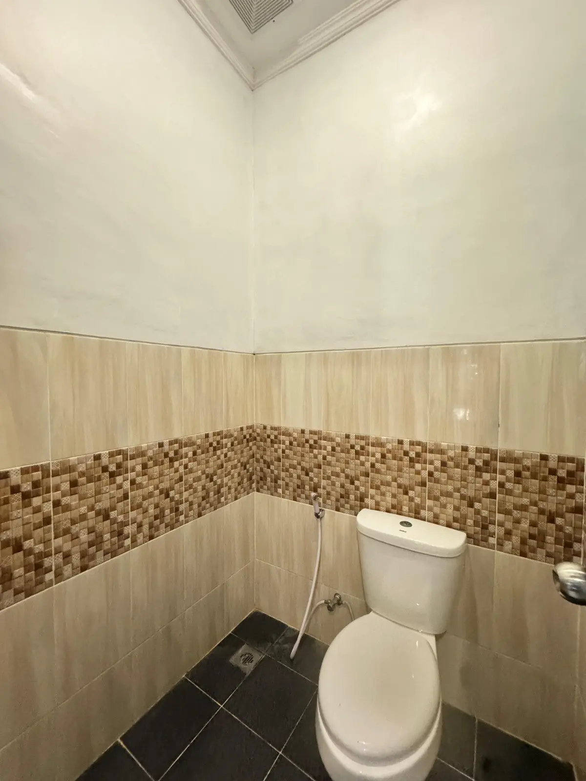 Brawa 2 bedroom walking to beach — image 2