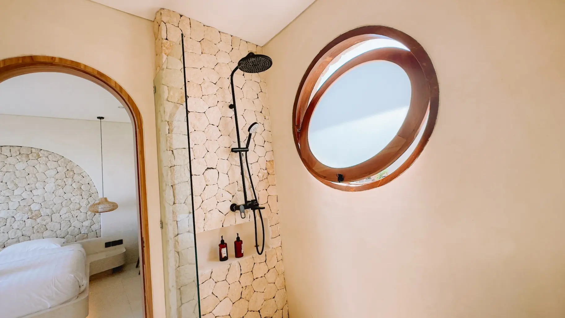 4BR Villa w/ Rooftop Jacuzzi — image 4