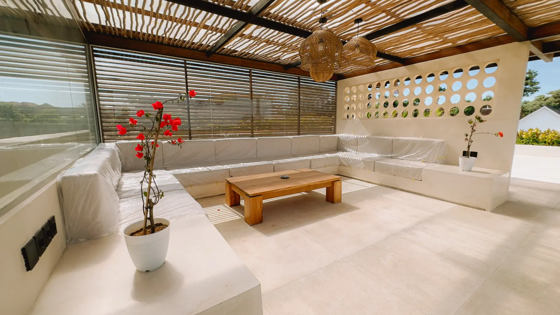 4BR Villa w/ Rooftop Jacuzzi — image 3