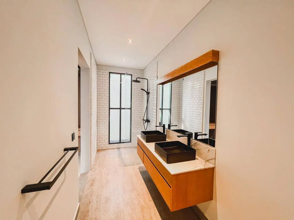 Luxury 3BR Villa w/ Rooftop & Sky View — image 4