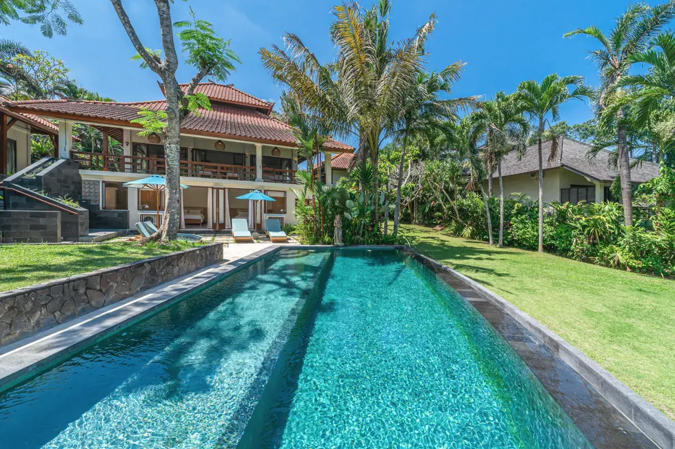 Huge TB – 4-Bedroom Villa with Expansive Garden & Pool in Tumbak Bayuh!!
