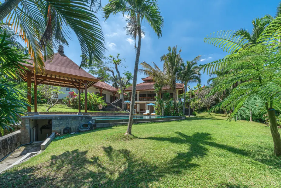 Huge TB – 4-Bedroom Villa with Expansive Garden & Pool in Tumbak Bayuh!! — image 2