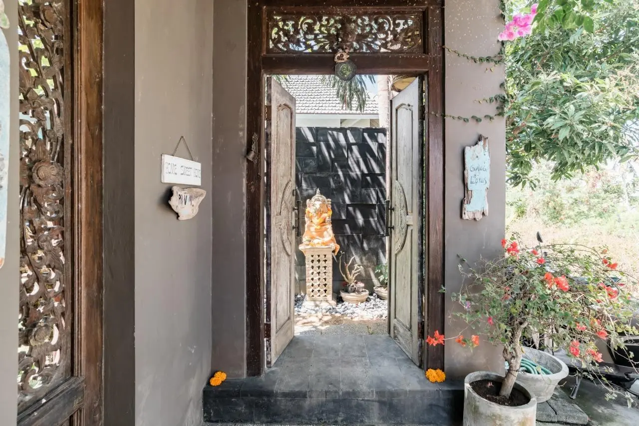 3BR Villa w/ Rooftop Patio & Office — image 2