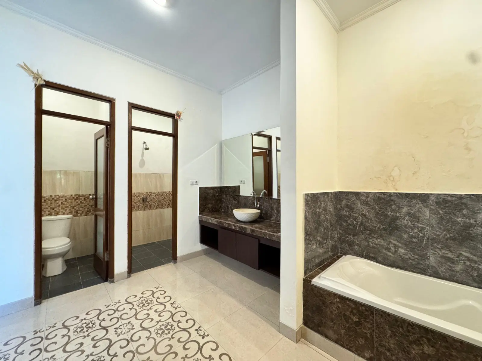 2 Bedroom luxury villa in central berawa — image 3