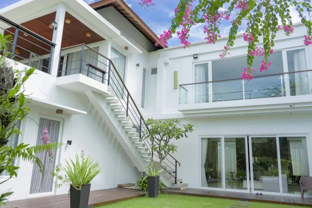 Free hold modern contemporary villa in uluwatu — image 1
