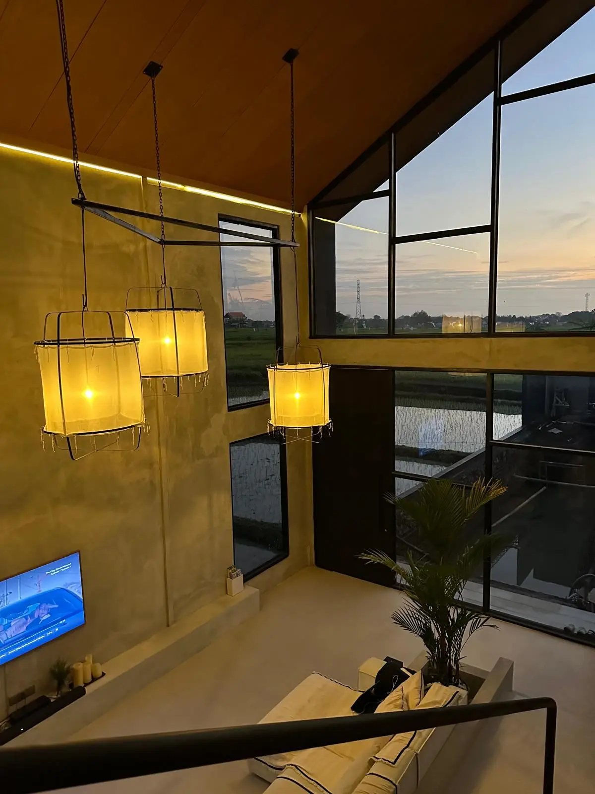 1-Bedroom Villa with Scenic Rice Field View in Cepaka — image 2